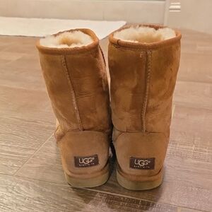 Ugg Boots, Size 9, Chesnut